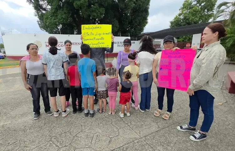 Venezolanas con hijos piden ayuda para retornar