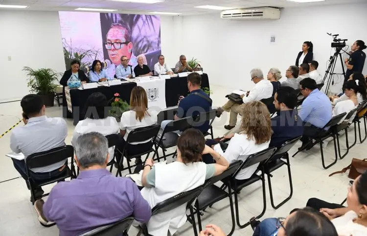 Dictan conferencia "La universidad en el siglo XXI"