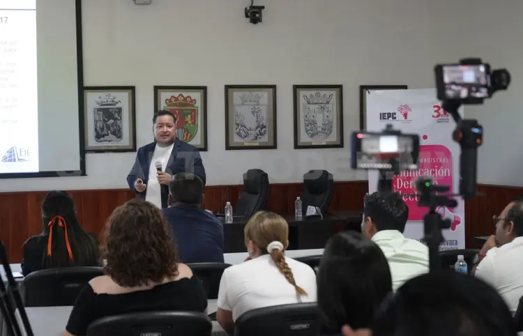 Realiza conferencia sobre comunicación y derecho electoral