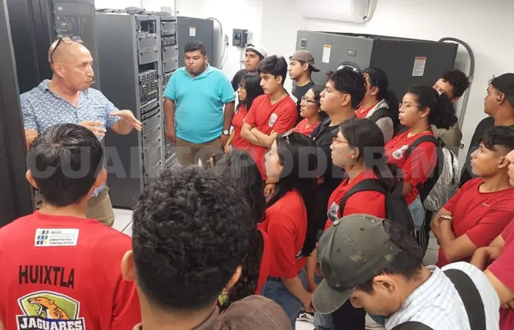 Aditech recibe a estudiantes de la Unicach