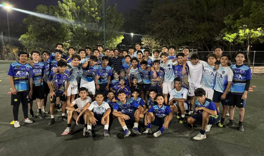 El campeón sub-17 con Pumas regresó al lugar donde comenzó su carrera, para compartir sus vivencias con las nuevas generaciones. Cortesía