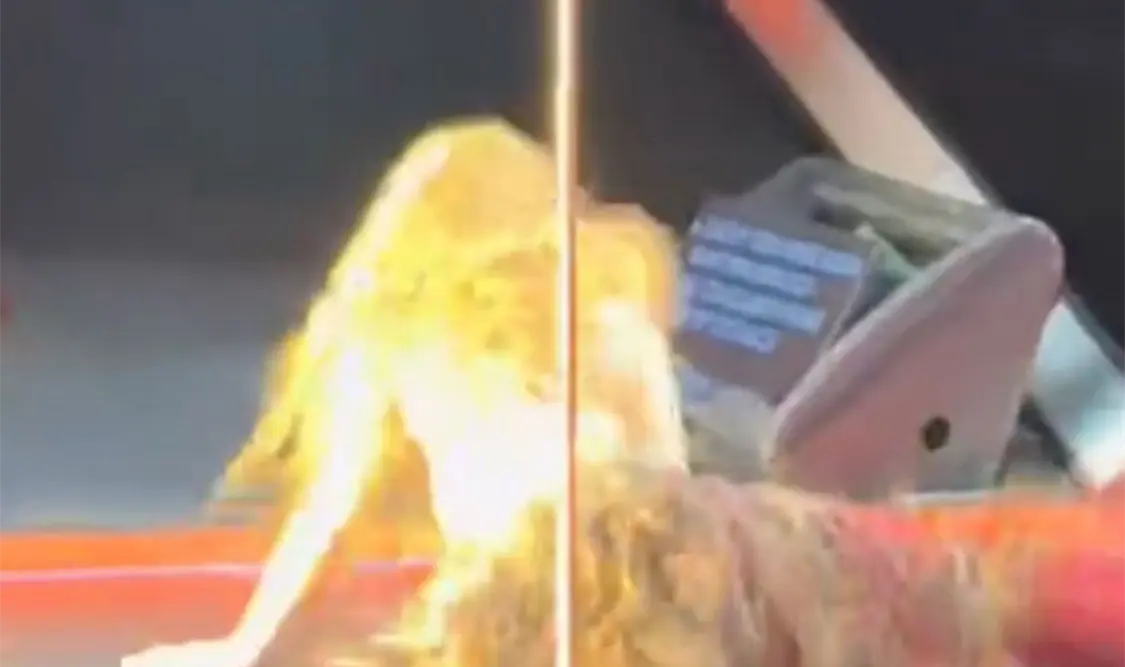 Shakira sufre caída en pleno concierto