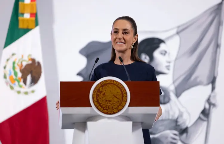 Sheinbaum pide a paisanos enviar cartas a senadores