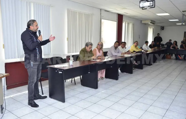 Imparten curso de manejo de emociones en el trabajo