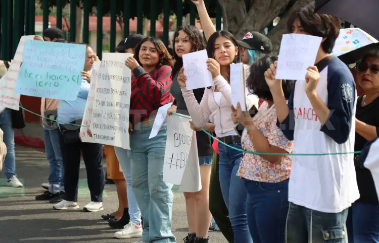 Bachillerato Icahch no cerrará