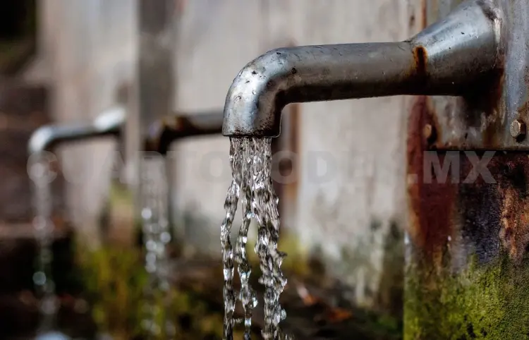 Alertan sobre baja en la distribución de agua