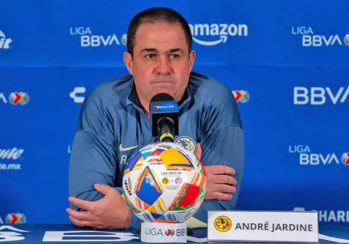 Jardine, molesto con el arbitraje en la final