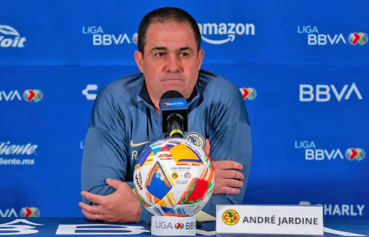 Jardine, molesto con el arbitraje en la final