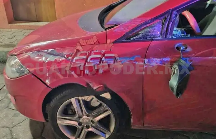 Grúa provoca varios destrozos a su paso en centro histórico