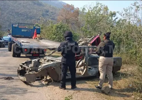 Encuentran unidades desvalijadas en vía