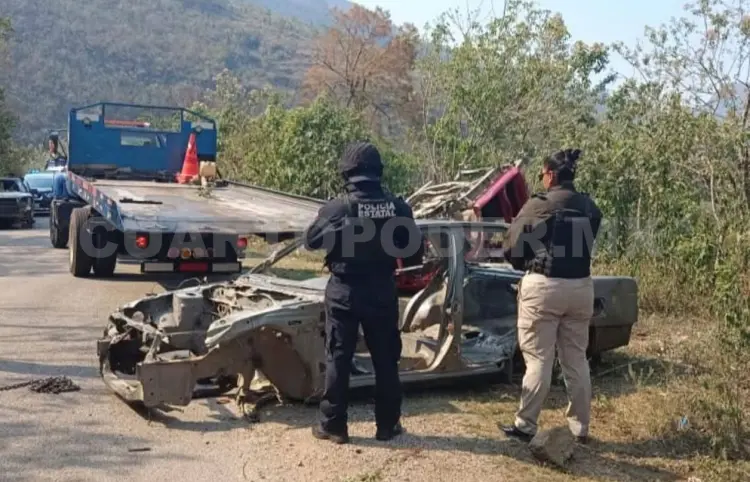 Encuentran unidades desvalijadas en vía