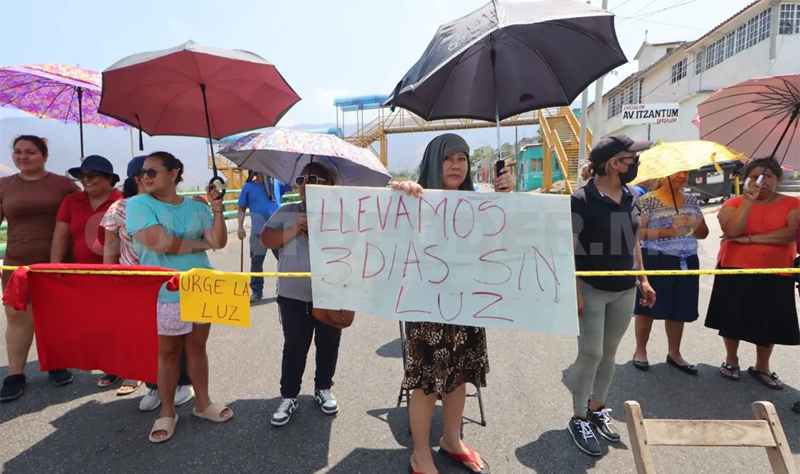 Habitantes realizaron un corte de circulación a la altura del kilómetro 3, de la Calzada al Sumidero. Diego Pérez / CP