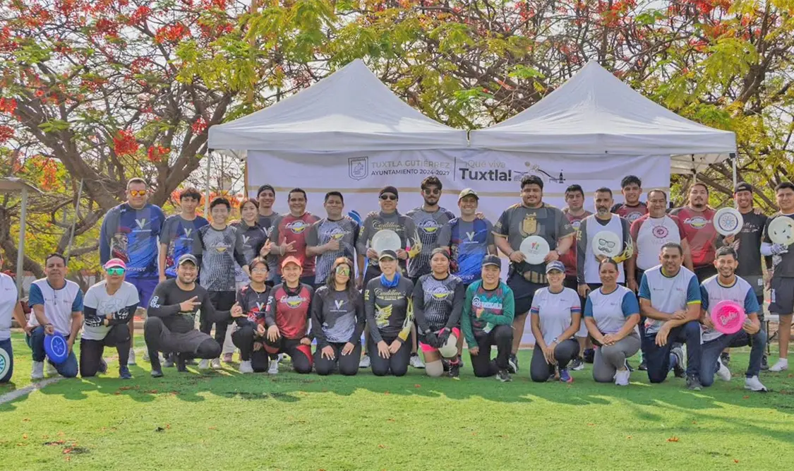 Los cuadros negro y rojo se enfrentaron en un duelo amistoso que atrajo la atención de vecinos y deportistas. Cortesía