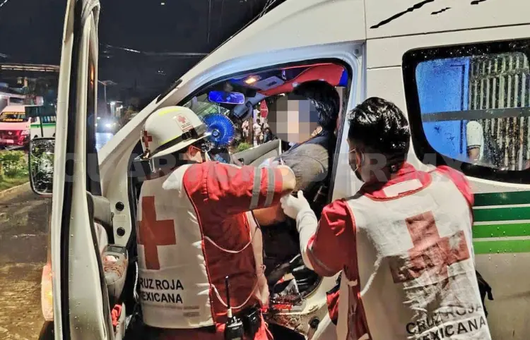 A balazos ejecutan a chofer de combi