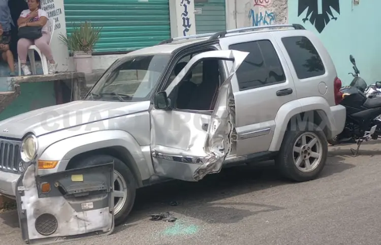 Percance de tránsito salda con dos heridos
