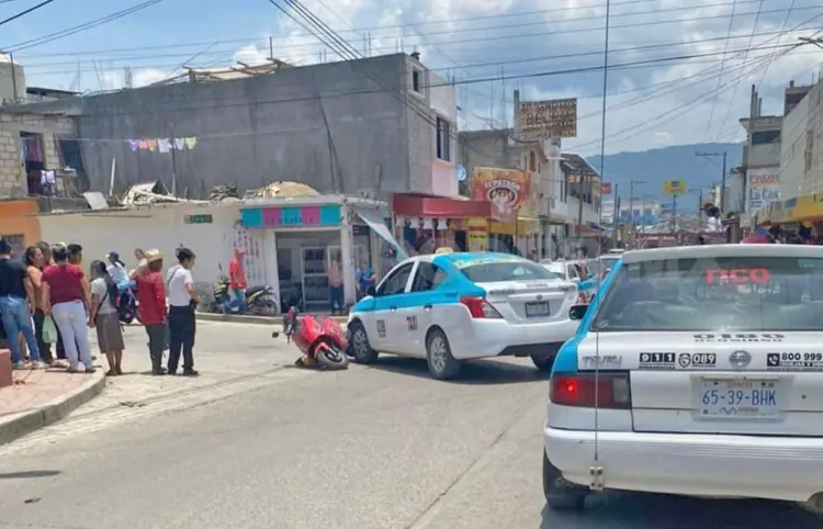Atropella a un motociclista al incorporarse
