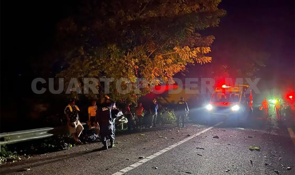 Aparentemente una falla mecánica hizo que una de las unidades quedara detenida en el carril de baja. Víctor Sánchez / CP