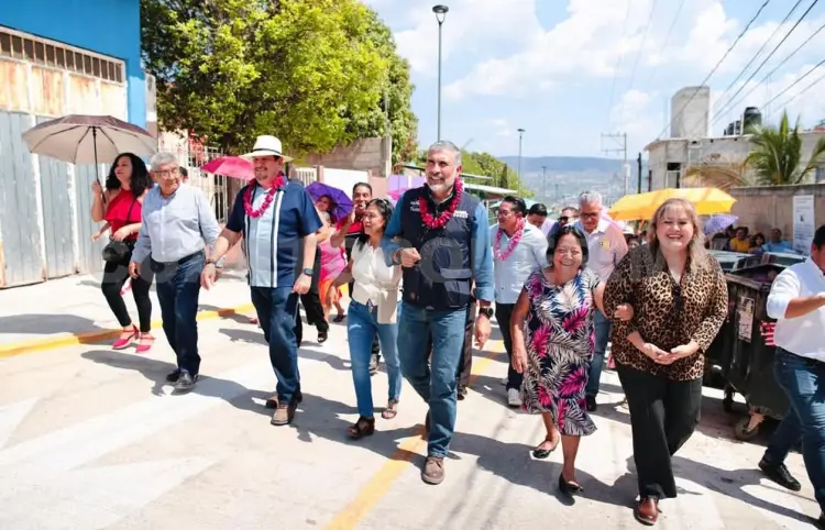 Ángel Torres inaugura la calle Río Lacantún