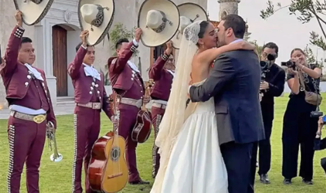 Espectacular enlace de Ale Capetillo