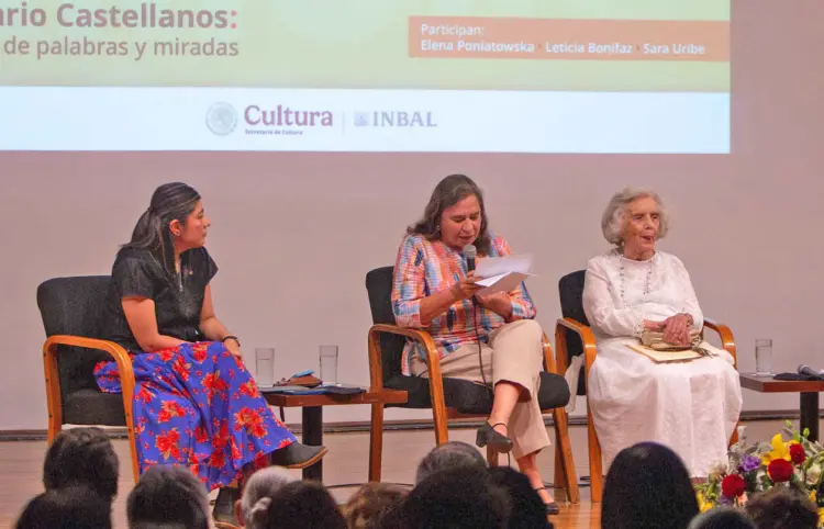 Rosario nos dio todo con su poesía