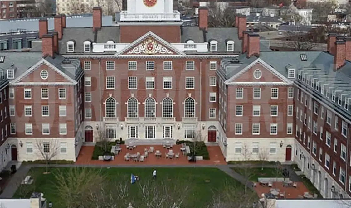 Estados Unidos cancela contratos federales con Harvard por presuntas prácticas discriminatorias