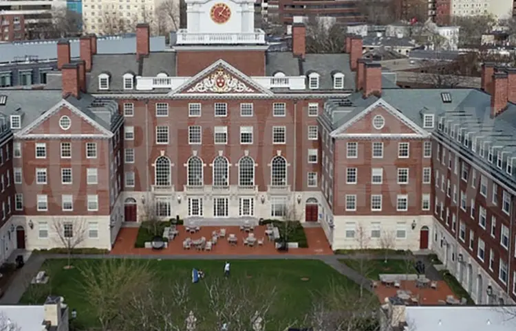 Estados Unidos cancela contratos federales con Harvard por presuntas prácticas discriminatorias