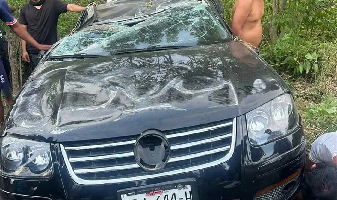 El exceso de velocidad lo dejó fuera de circulación; se salvó, pero se llevó un buen susto. Genaro Sánchez / CP