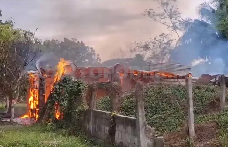 Presunto cortocircuito causa incendio en hogar