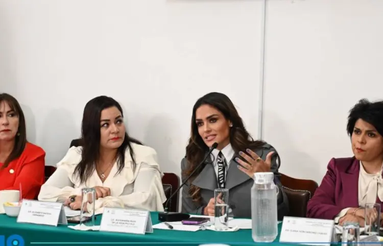 Acusan nexos de Sandra Cuevas con Monreal
