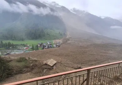 Colapsa glaciar y arrasa con un pueblo suizo