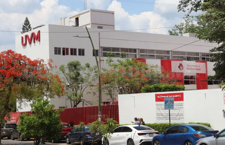 Preocupa cierre de UVM a alumnos y padres