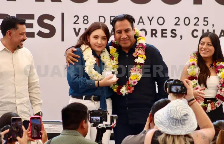 Encabeza Valeria Rosales entrega de semillas de maíz