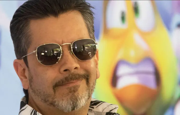 Carlos Espejel reaparece con parálisis