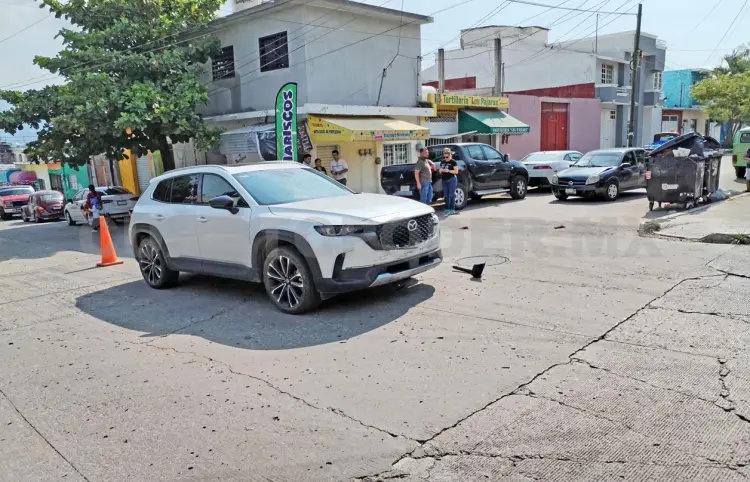 Colisión vehicular por corte de circulación