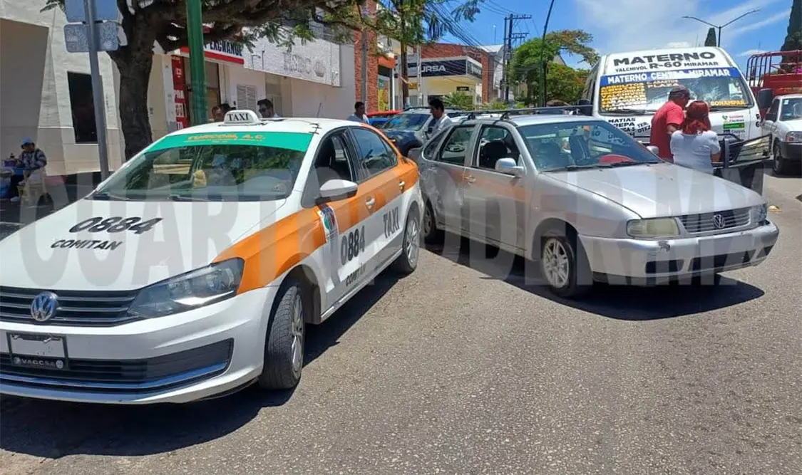 Particular provoca carambola en bulevar