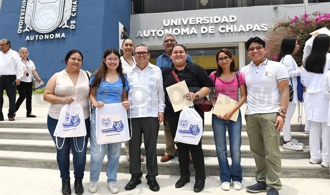 El rector Oswaldo Chacón Rojas convivió con los alumnos que serán beneficiarios de este programa. Cortesía