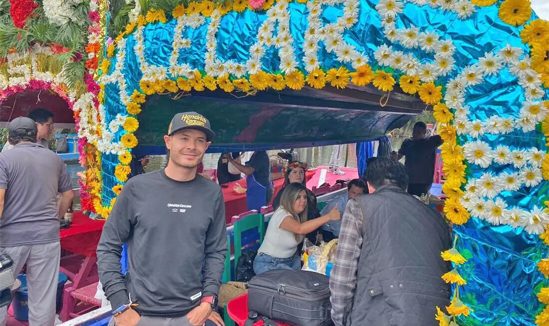 El piloto disfrutó una tarde muy mexicana, en compañía de medios de comunicación. Agencias
