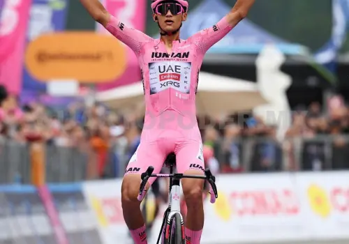 Isaac del Toro mantiene la "maglia rosa"