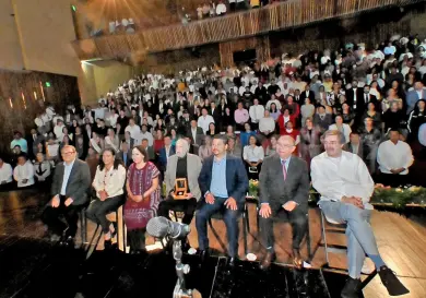 Reconocen aporte de Óscar Oliva