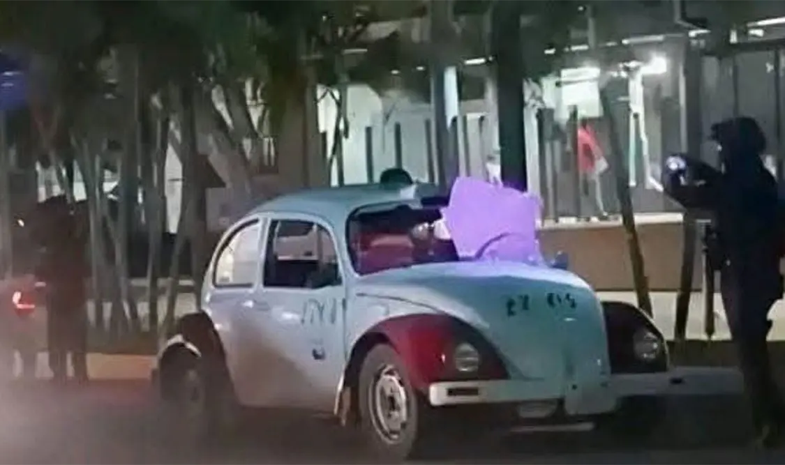 Abandonan taxi con cuerpos desmembrados