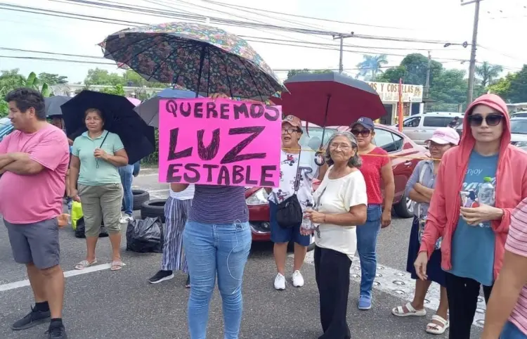 Cierre en carretera de Tabasco cumple 24 horas; provoca caos