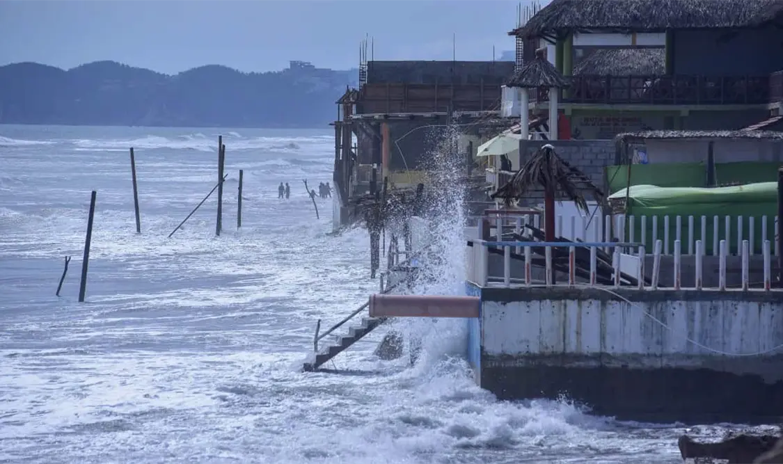 Autoridades en Los Cabos, Baja California Sur, determinaron el cierre de puerto a la navegación menor, como medida preventiva. Cortesía