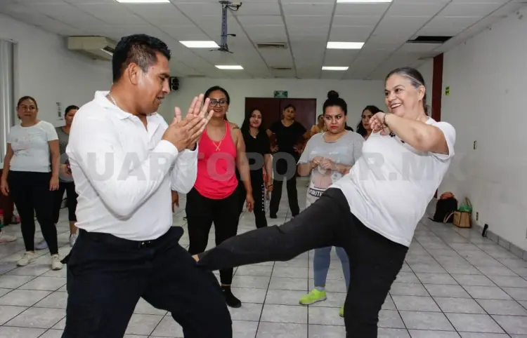 Voluntariado imparte taller en defensa personal