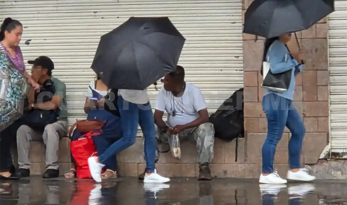 La lluvia comienza desde las dos de la tarde y desde ese momento la movilidad comercial se paraliza. Ramón García / CP