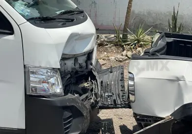 Chocan por alcance; hubo cuantiosos daños materiales