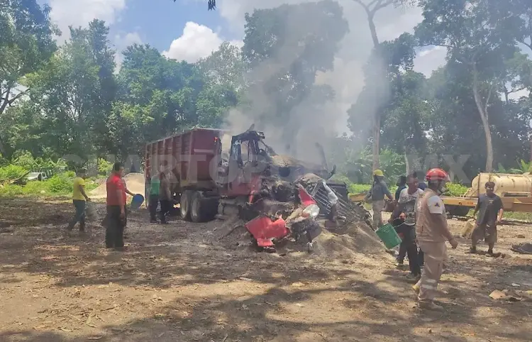 Se incendia camión en banco de arena