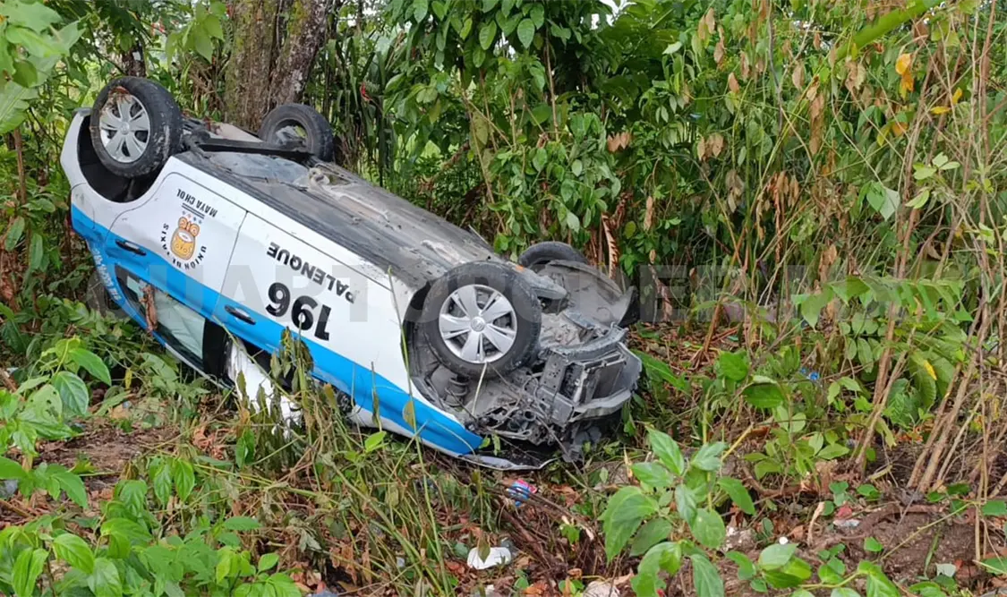El ruletero descendió por su propio pie y dejó su taxi abandonado. Genaro Sánchez / CP