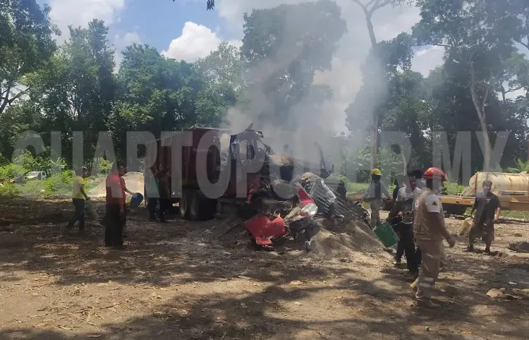 Se incendia camión en banco de arena