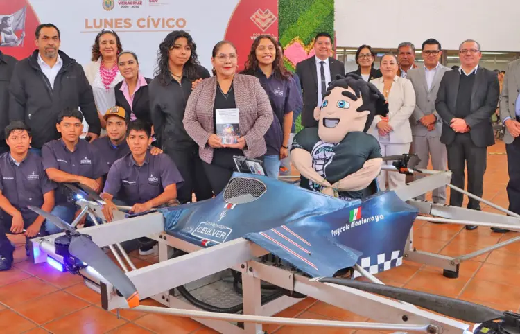 Universitarios mexicanos presentan auto volador