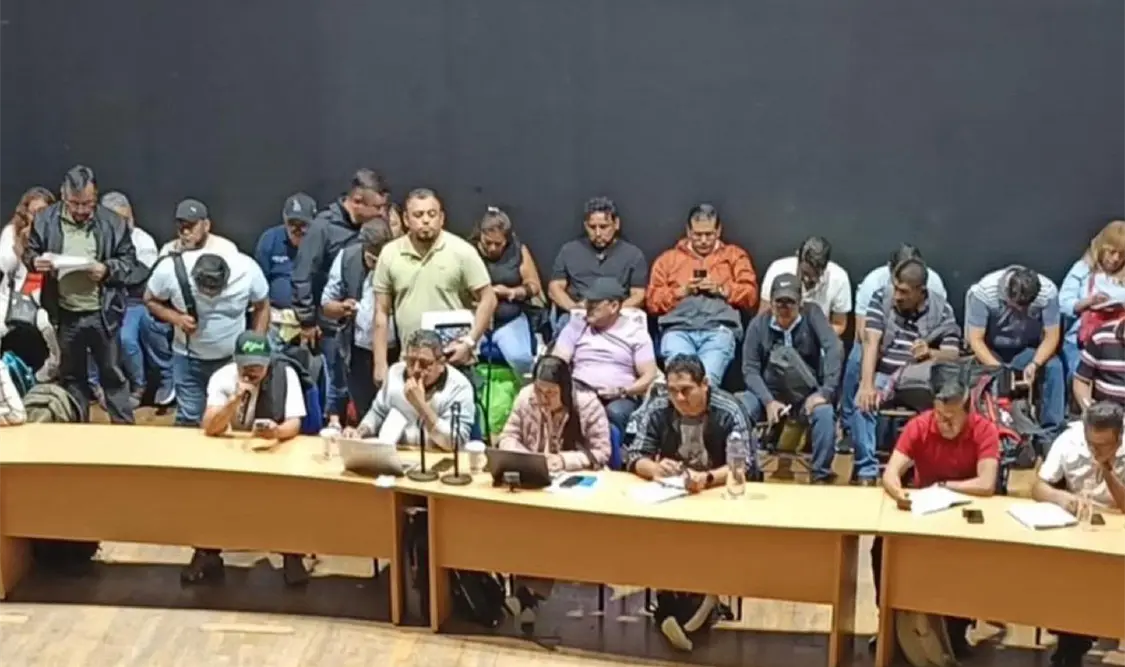 Ayer por la tarde, la sección 22 de la CNTE avaló levantar el plantón con 5 mil 557 votos contra 5 mil 298. Cortesía